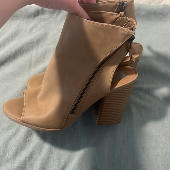 DOLCE Vita Heels - Picture 3 of 4